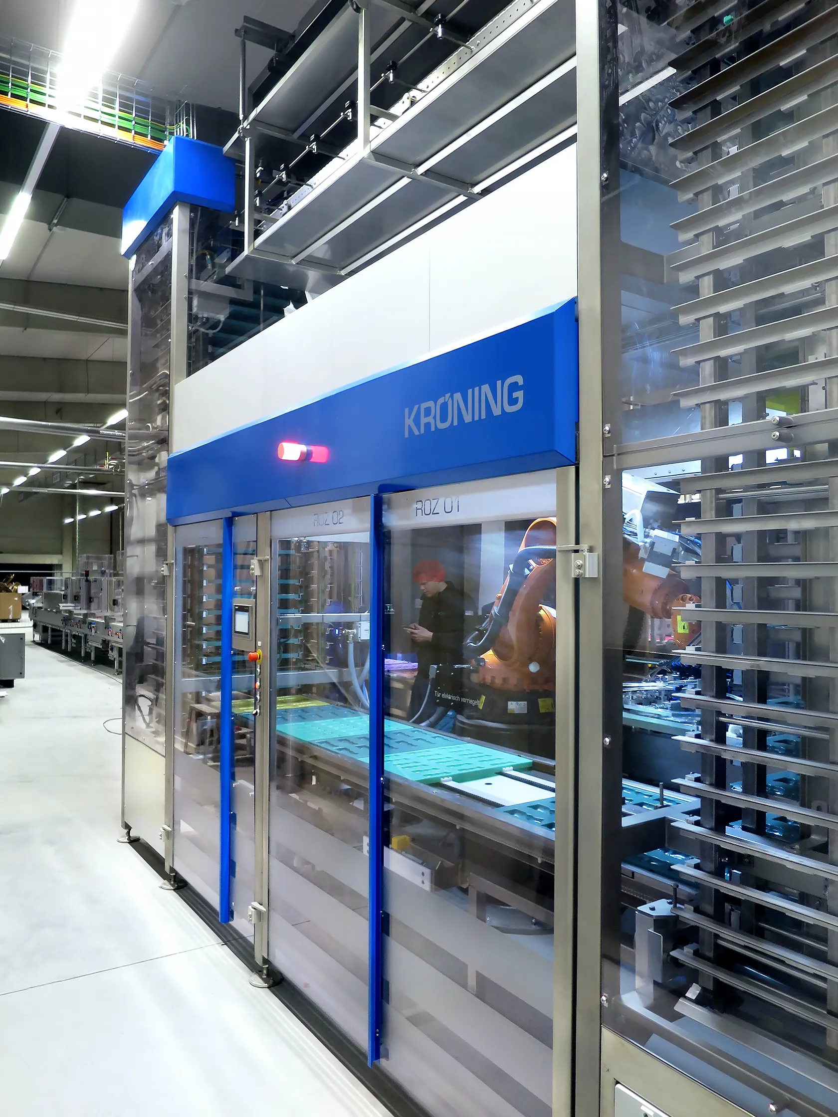 Roboterzelle mit Elevatoren