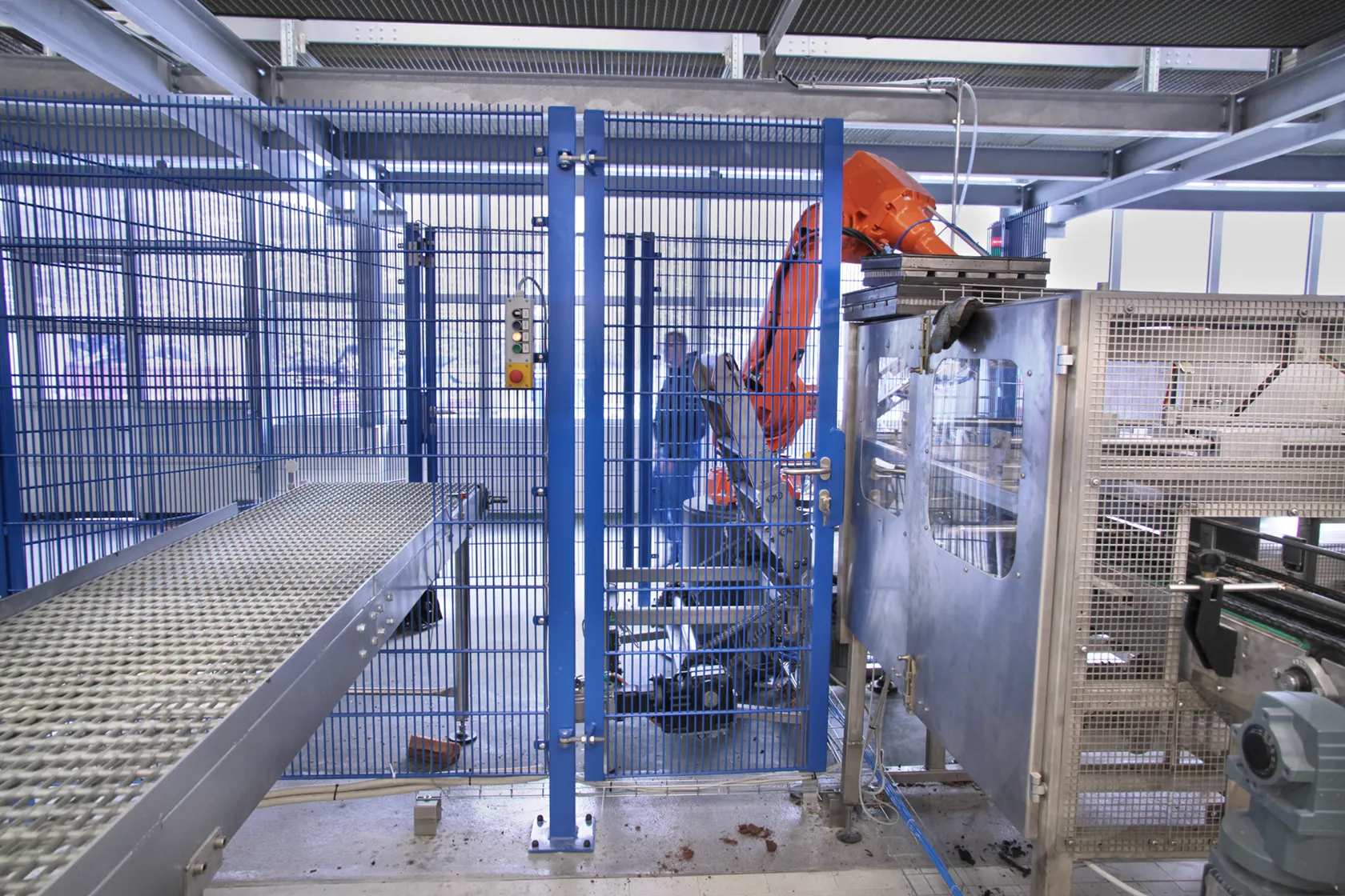 Gesamtansicht der Anlage zur Entleerung von Backformen